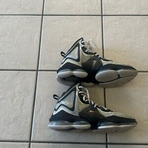 11’5 Nike Lebron 19’s black/metallic Gold/white